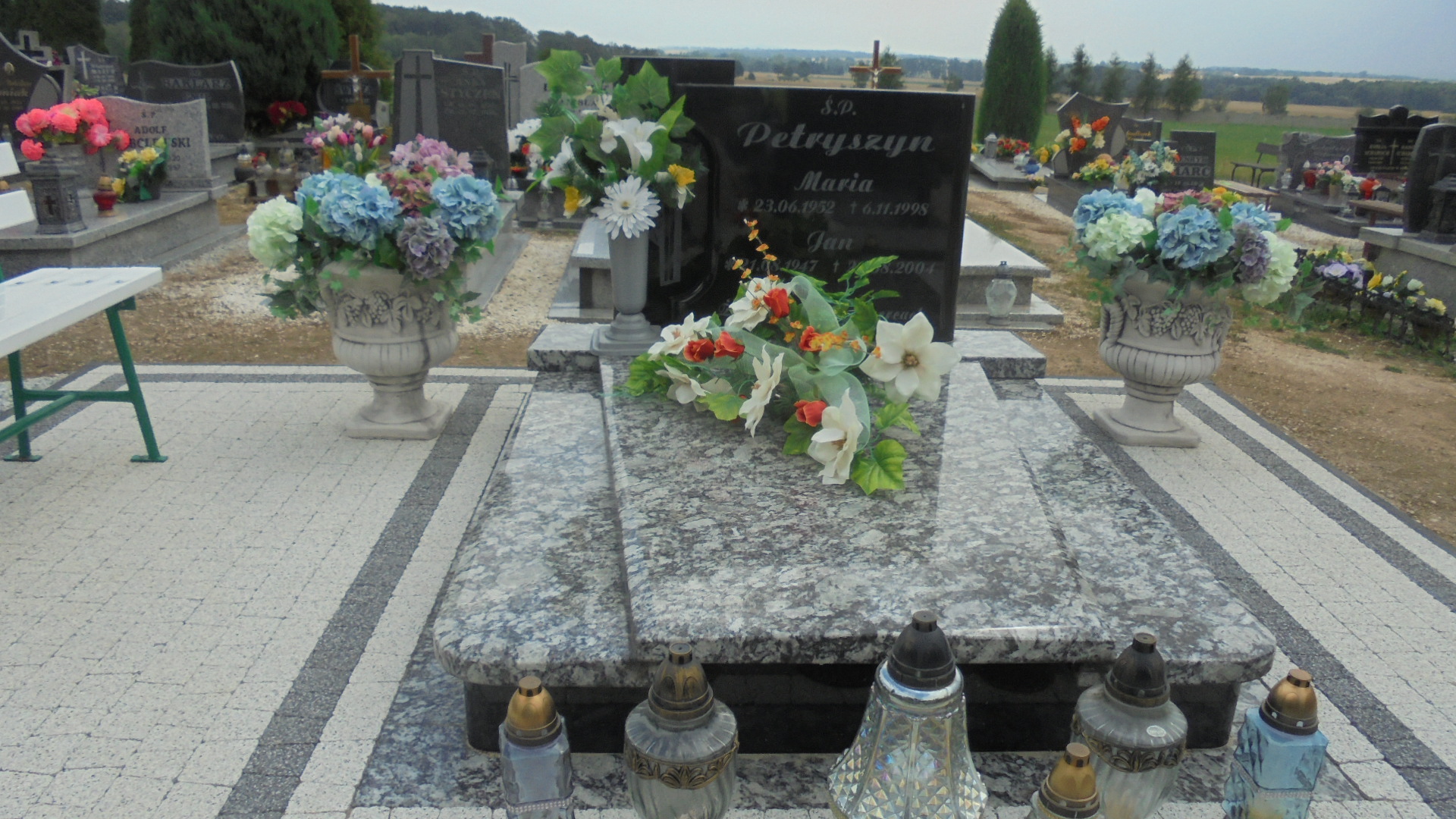 Grób MARIA PETRYSZYN