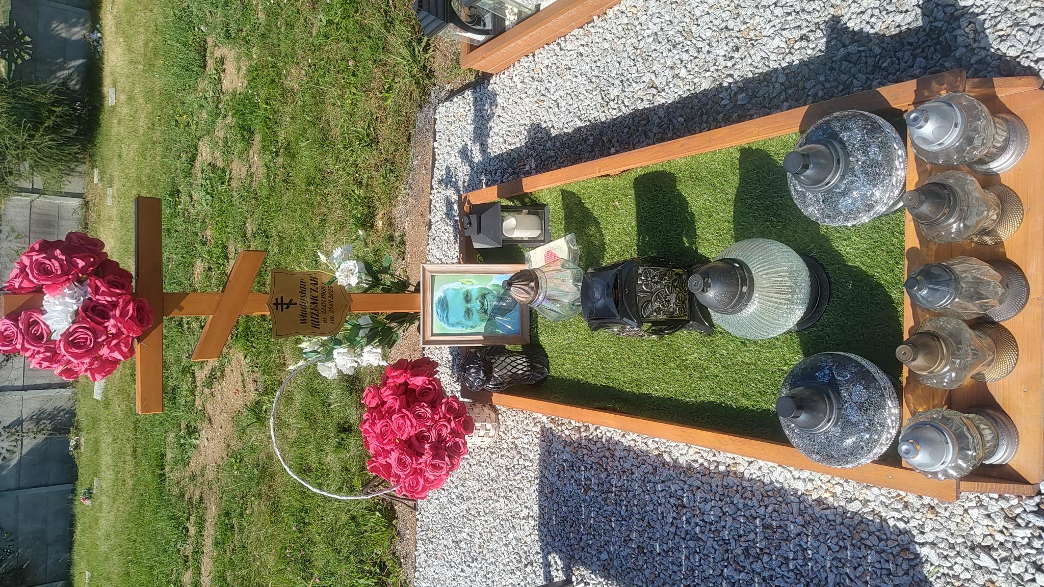 Grób WŁADYSŁAW KUZEMCZAK